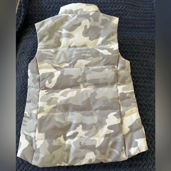 Camouflage Puffer Vest with Logo Patch - Picture 5 of 5